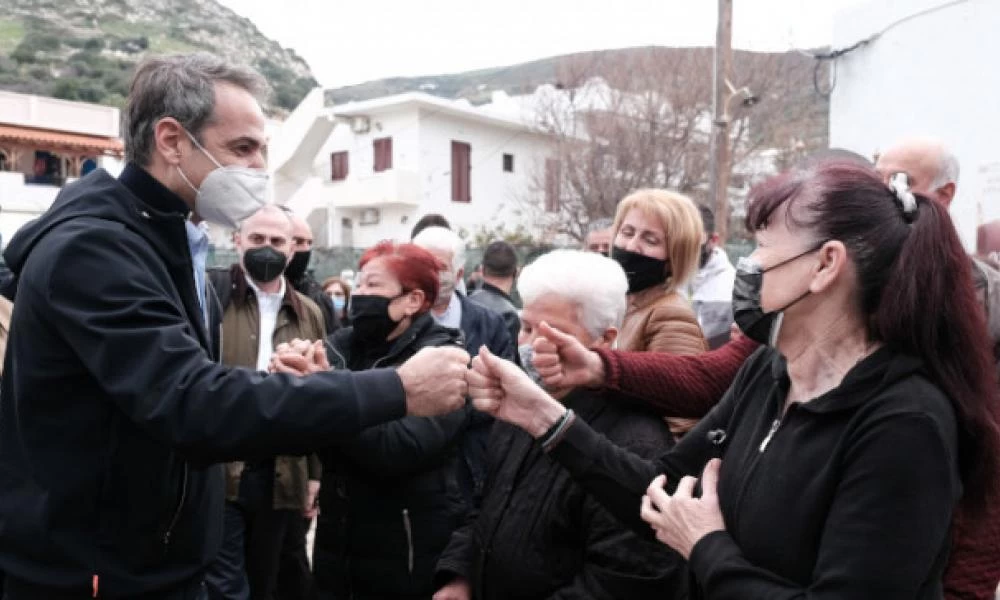 Αντιδράσεις για τον συνωστισμό κατά την επίσκεψη του πρωθυπουργού στην Ικαρία